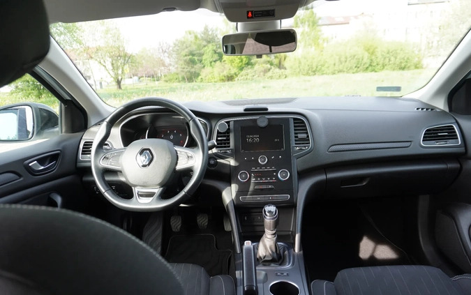 Renault Megane cena 58000 przebieg: 57400, rok produkcji 2019 z Gliwice małe 277